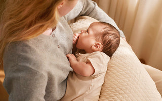 Mein Baby will nur auf mir schlafen und die ganze Zeit gestillt werden